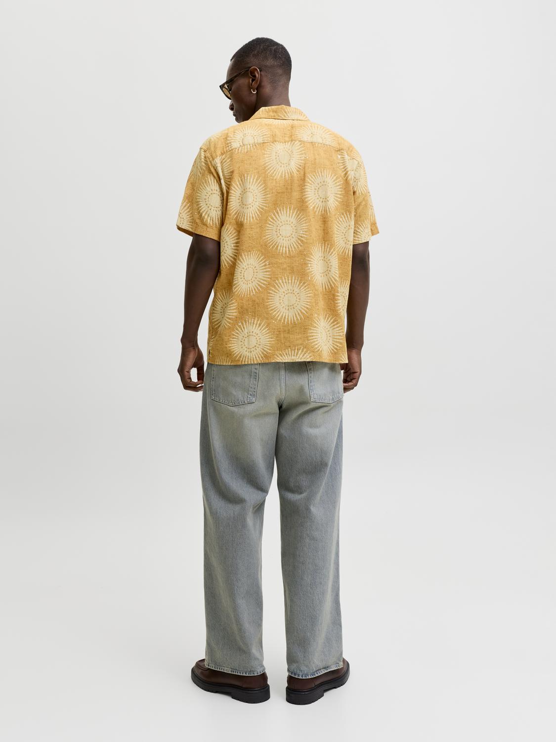model_shot-back